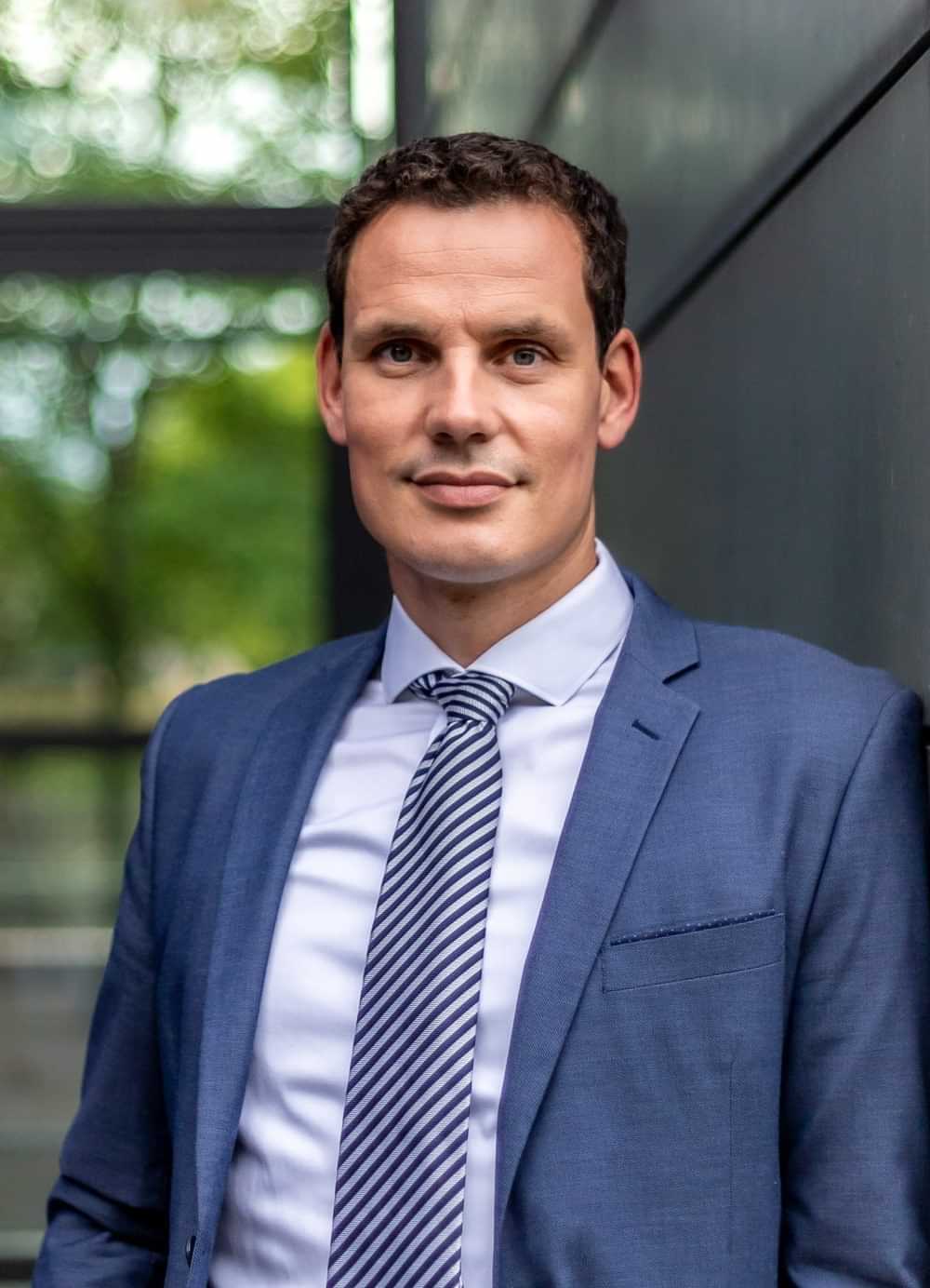 Headshot: Professor Erik Hahn