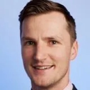 Headshot Dr Liddicoat