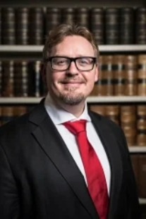 Headshot Professor Minssen